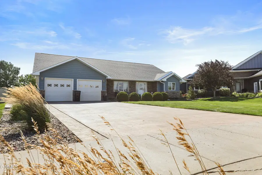 1525 Creekside Drive W, Williston, ND 58801 - #2