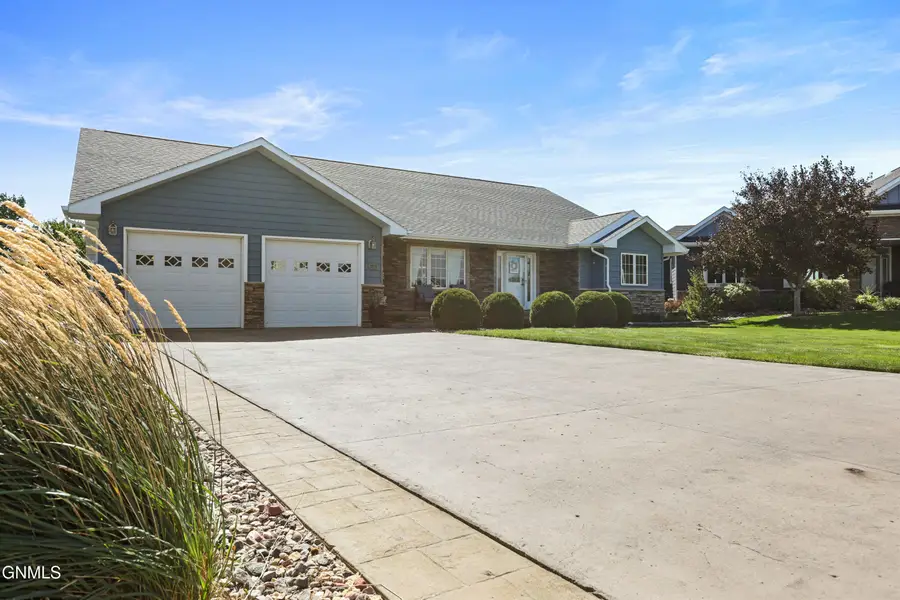 1525 Creekside Drive W, Williston, ND 58801 - #3