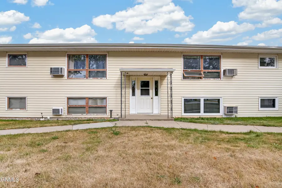 224 5th Avenue Ne #8, Valley City, ND 58072 - #2