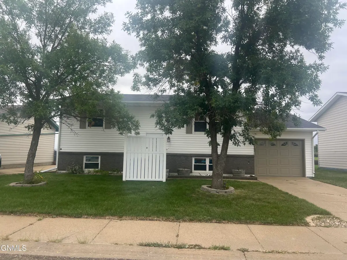 1662 4th Avenue E, Dickinson, ND 58601 - #1