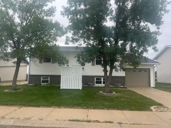 1662 4th Avenue E, Dickinson, ND 58601