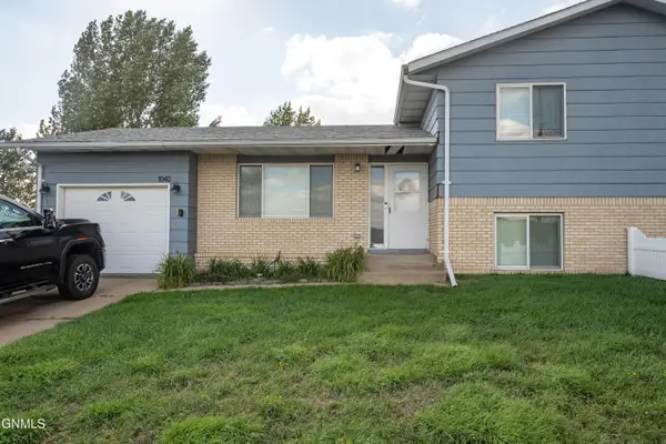 1042 6th Avenue Se, Dickinson, ND 58601