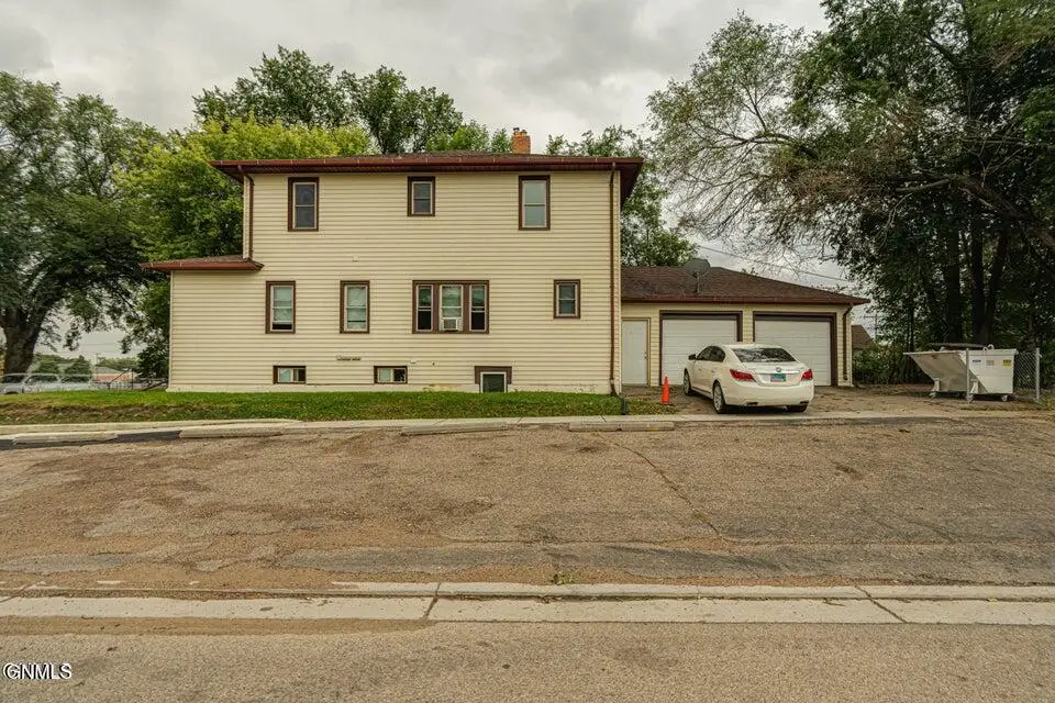 520 9th Street, Bismarck, ND 58501 - #1