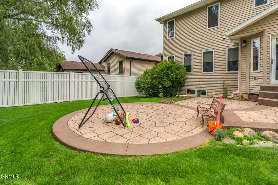 2423 Harding Avenue, Bismarck, ND 58501 - #2