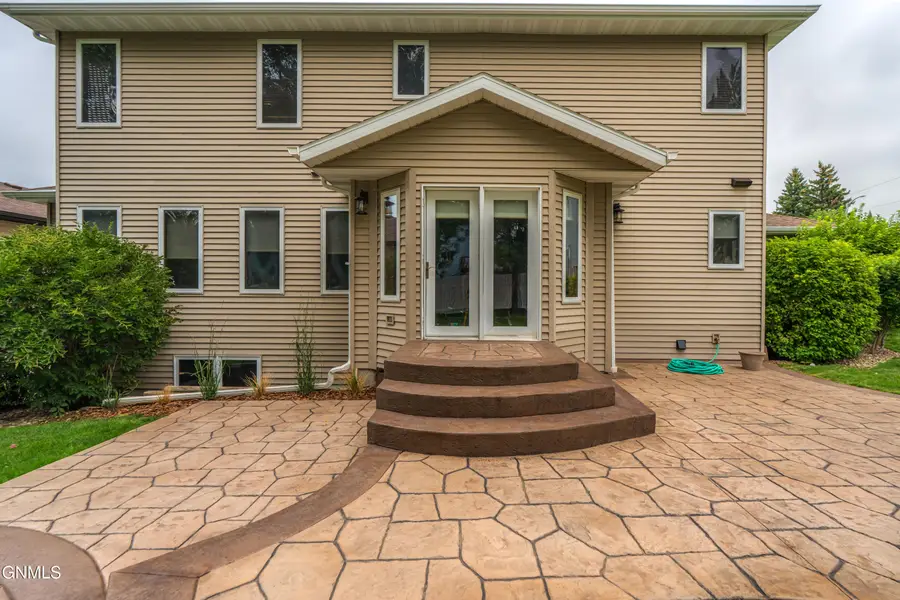 2423 Harding Avenue, Bismarck, ND 58501 - #3