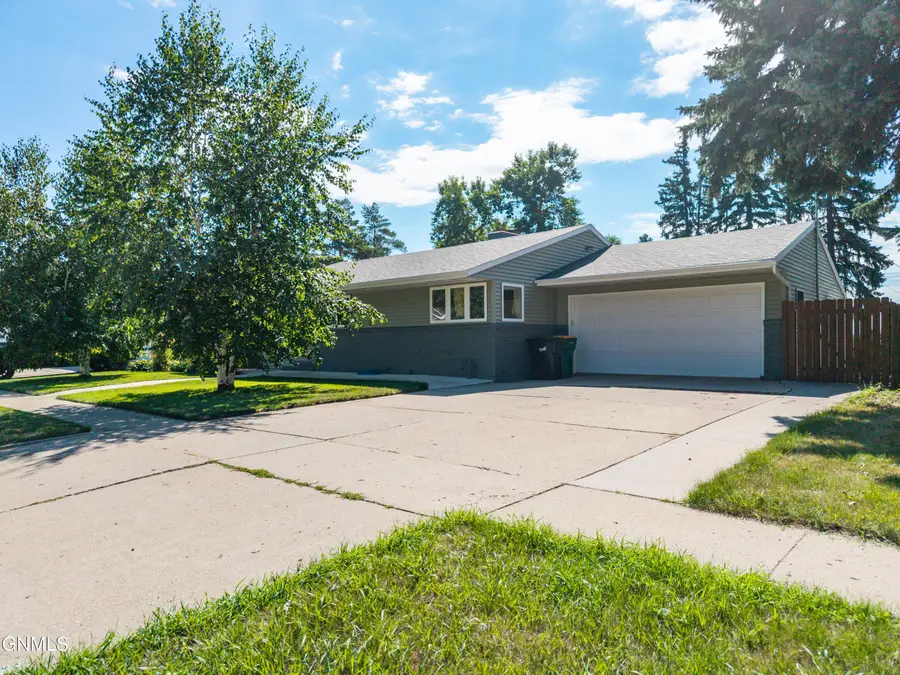 915 W Ave C, Bismarck, ND 58501 - #2