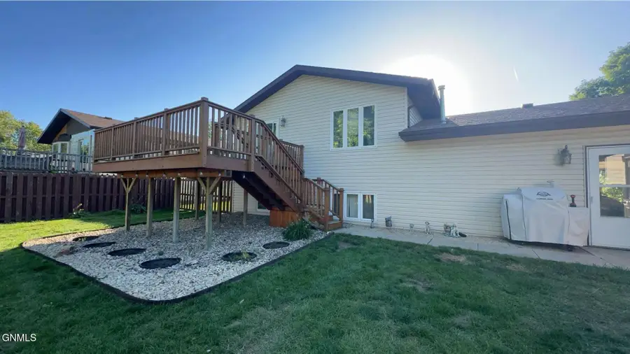 1710 6th Avenue Ne, Jamestown, ND 58401 - #2