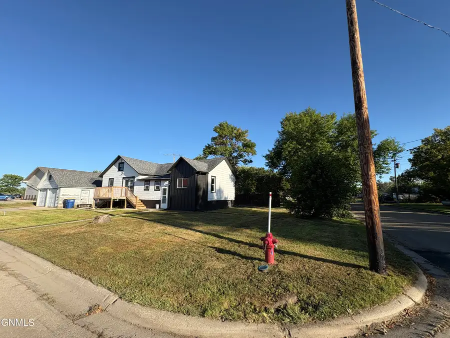 121 4th Street S, Ellendale, ND 58436 - #2