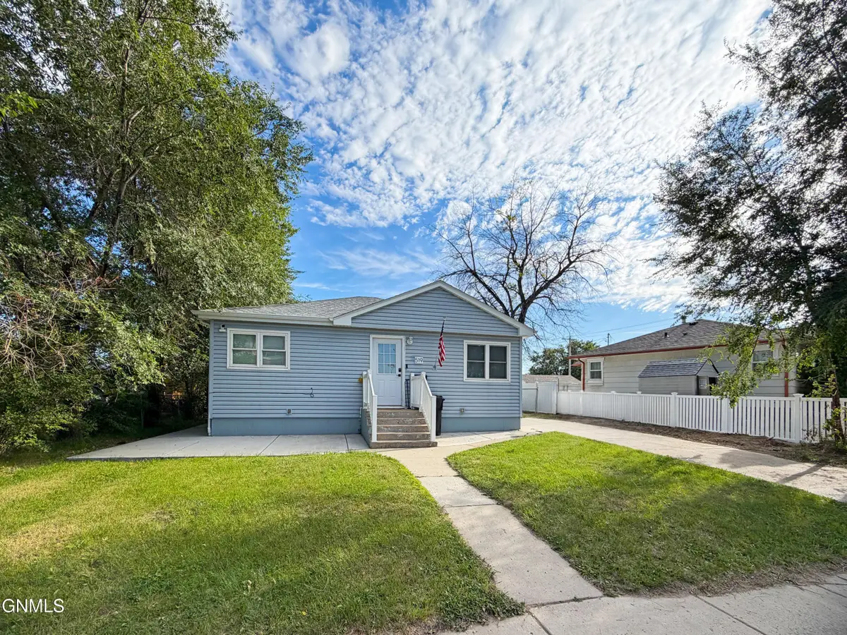 519 W Highland Drive, Williston, ND 58801 - #1