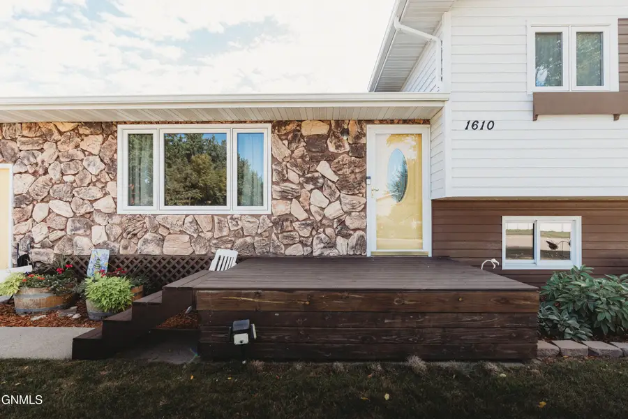 1610 8th Avenue Ne, Jamestown, ND 58401 - #2