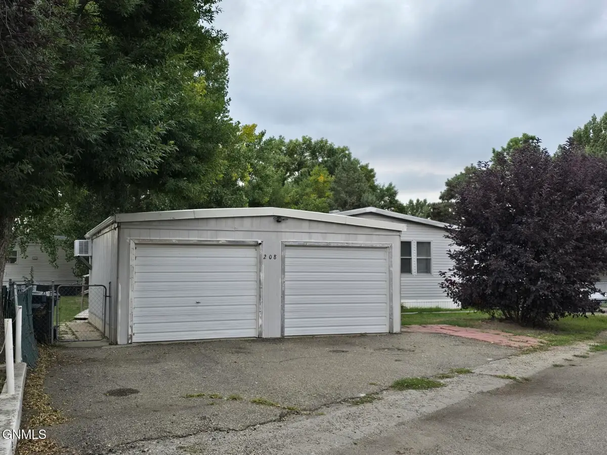 208 Schlosser Avenue Se, Mandan, ND 58554 - #1