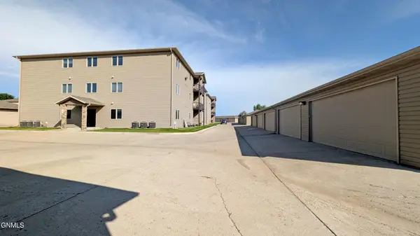 1401 Sharloh Loop #12, Bismarck, ND 58501