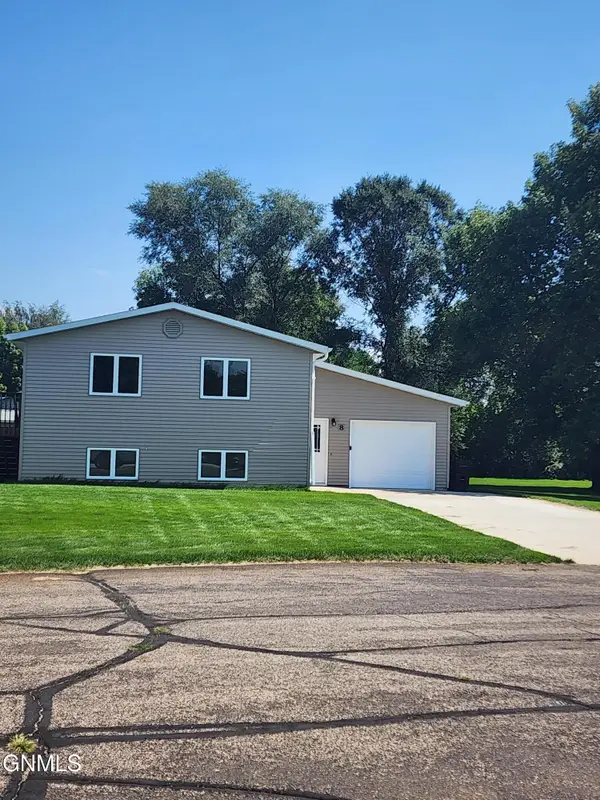 8 Brevet Place, Lincoln, ND 58504