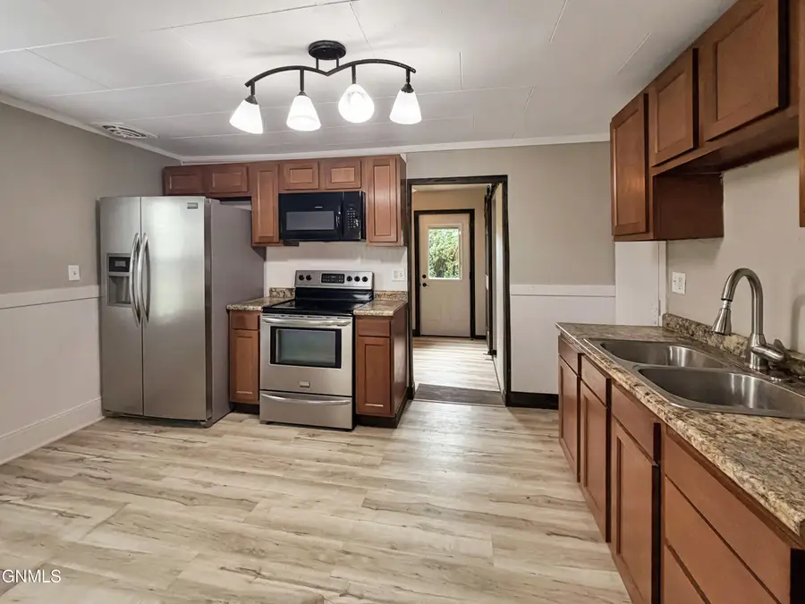 605 W Broadway, Williston, ND 58801 - #3