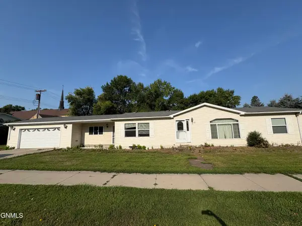 213 5th Avenue N, Ellendale, ND 58436