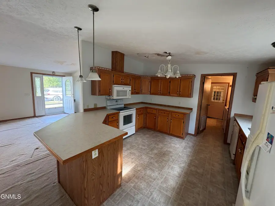 213 5th Avenue N, Ellendale, ND 58436 - #3
