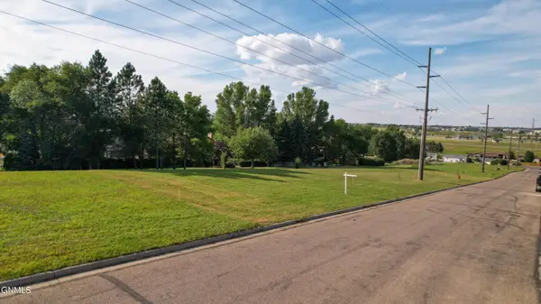 1920 26th Street N, Bismarck, ND 58501