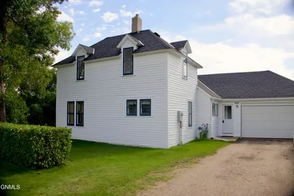 301 3rd Avenue W, Lignite, ND 58752