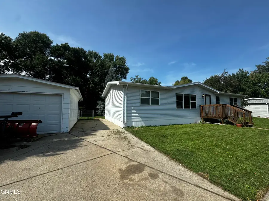 420 Piccadilly Circle, Bismarck, ND 58504 - #2