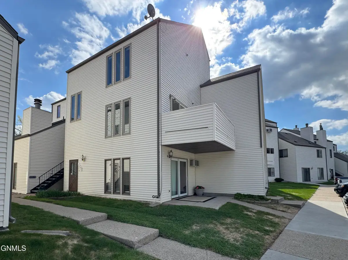 1147 Jefferson Avenue, Bismarck, ND 58504 - #1