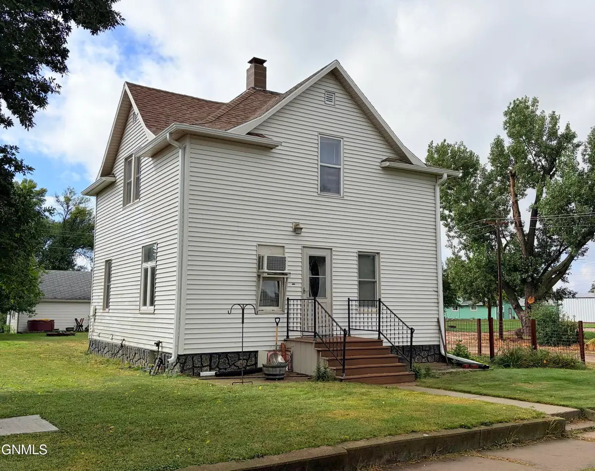 223/227 Helen Street S, Streeter, ND 58483 - #1
