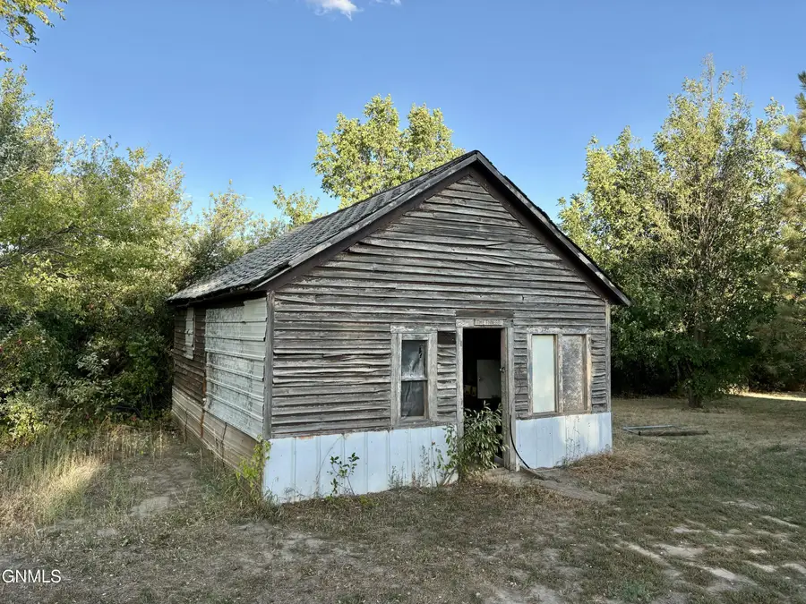 546 4th Street Se, Beach, ND 58621 - #2