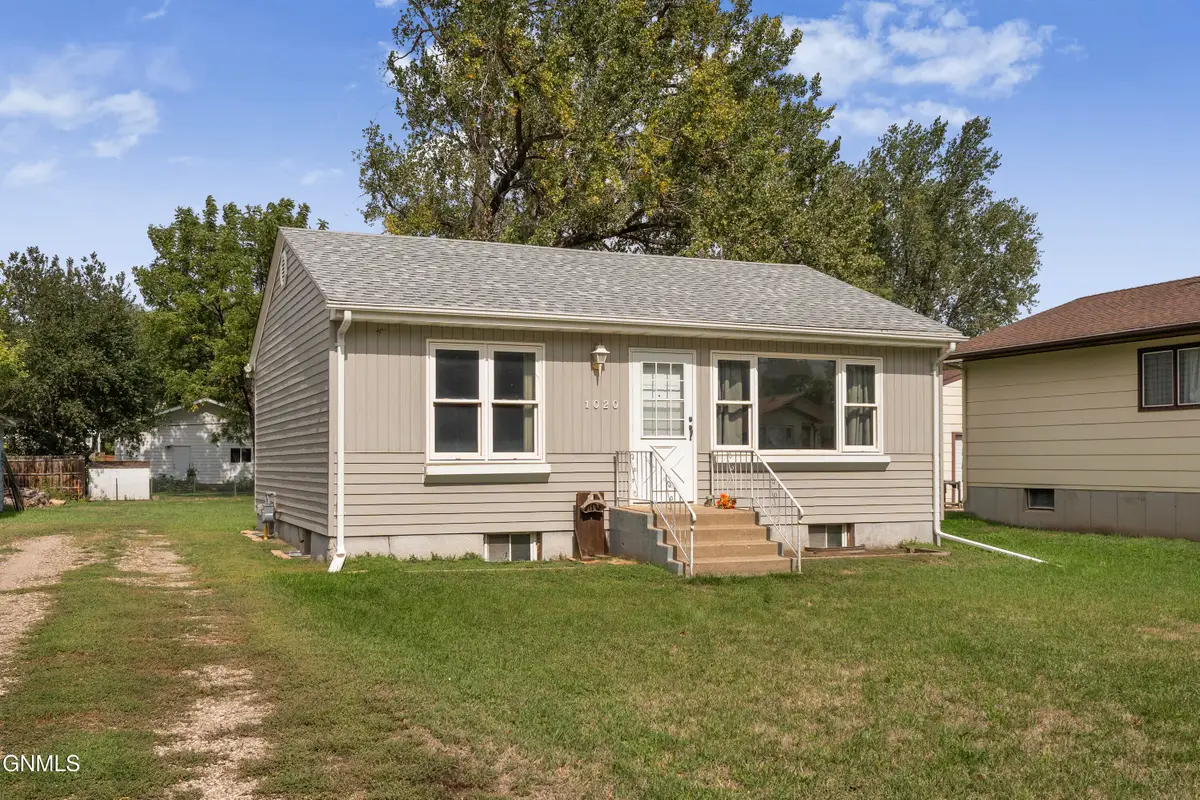 1020 Lincoln Avenue, Bismarck, ND 58504 - #1