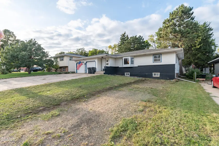 502 14th Street Nw, Mandan, ND 58554 - #2