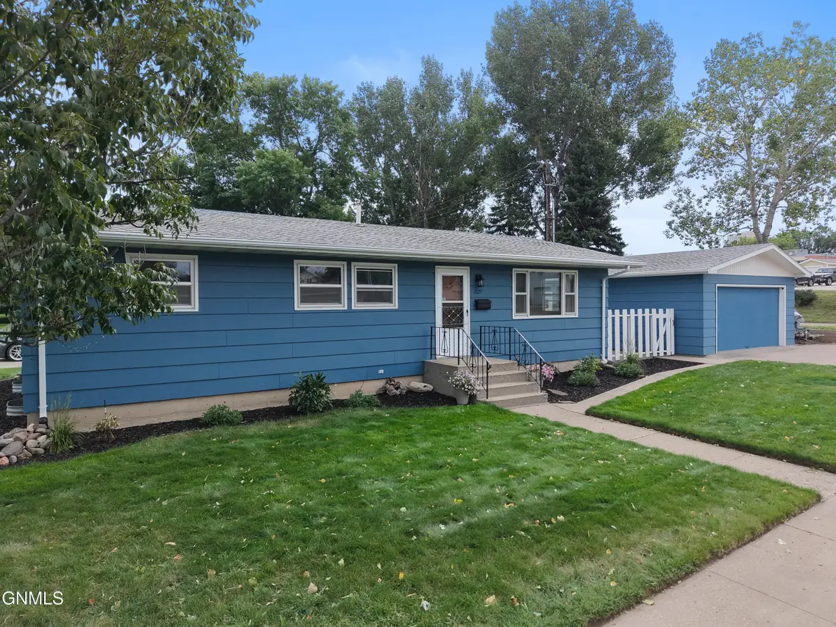 1827 N 3rd Street, Bismarck, ND 58501 - #1