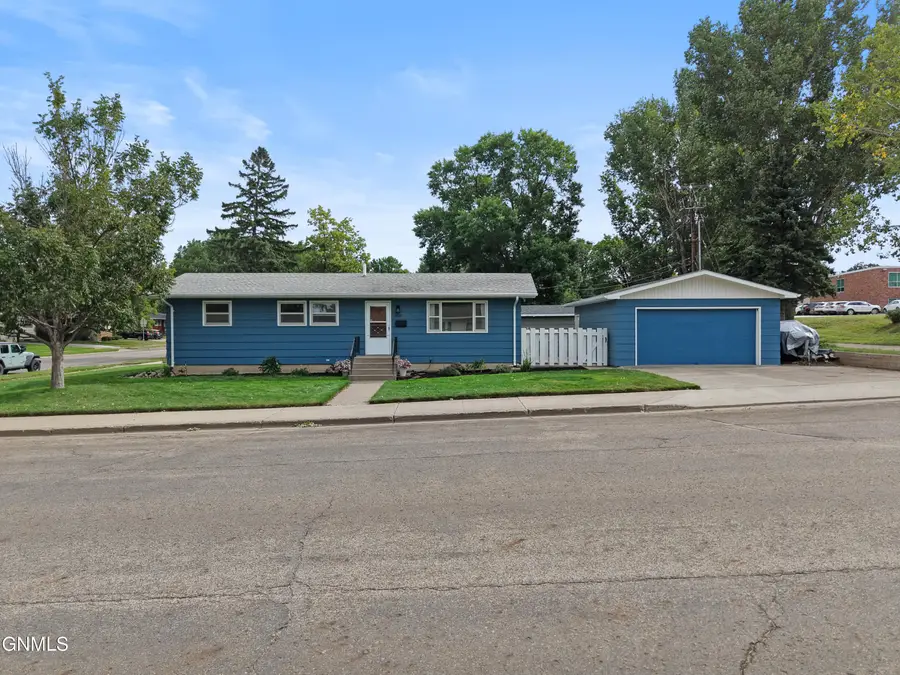 1827 N 3rd Street, Bismarck, ND 58501 - #3