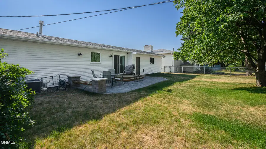 1713 5th Avenue Nw, Mandan, ND 58554 - #2