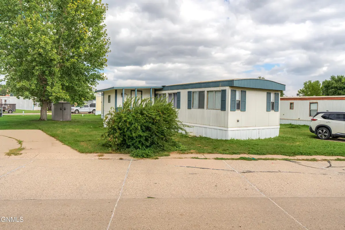 902 S Frontier Trail, Mandan, ND 58554 - #1