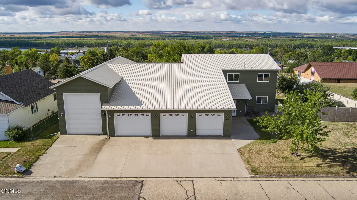 511 6th Avenue, Washburn, ND 58577 - #1