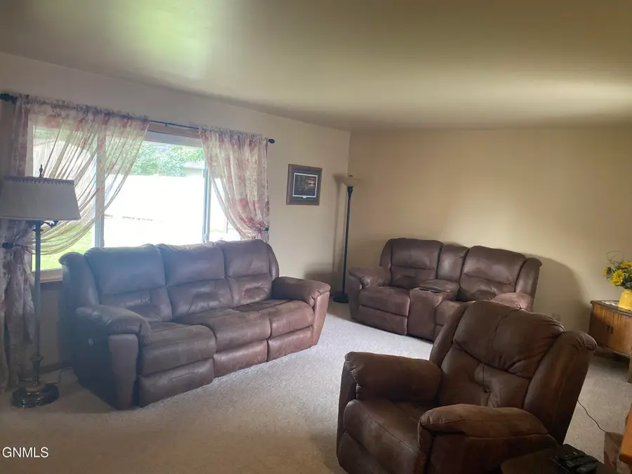 2116 Avenue E, Bismarck, ND 58501 - #3