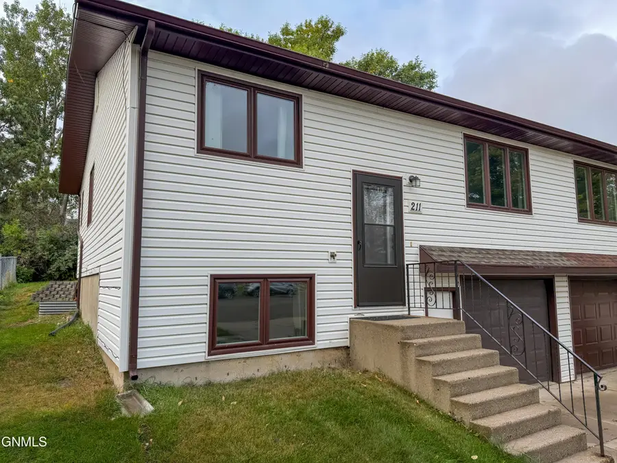 211 14th Street Ne, Mandan, ND 58554 - #2