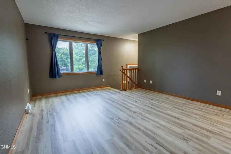 211 14th Street Ne, Mandan, ND 58554 - #3