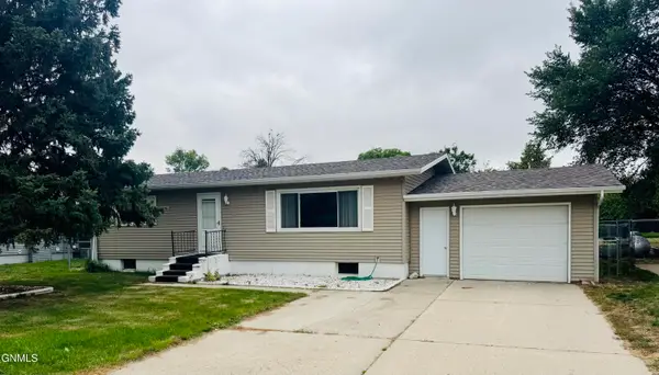 1007 Blackstone Lane, Beulah, ND 58523