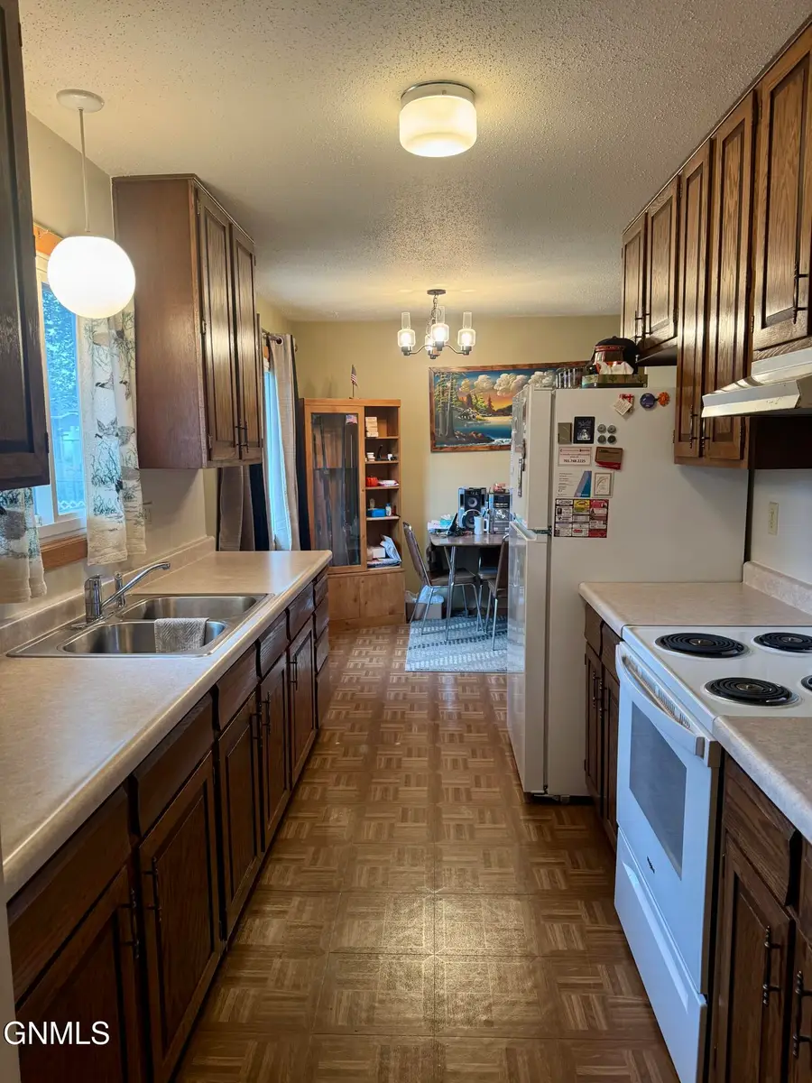 1007 Blackstone Lane, Beulah, ND 58523 - #2