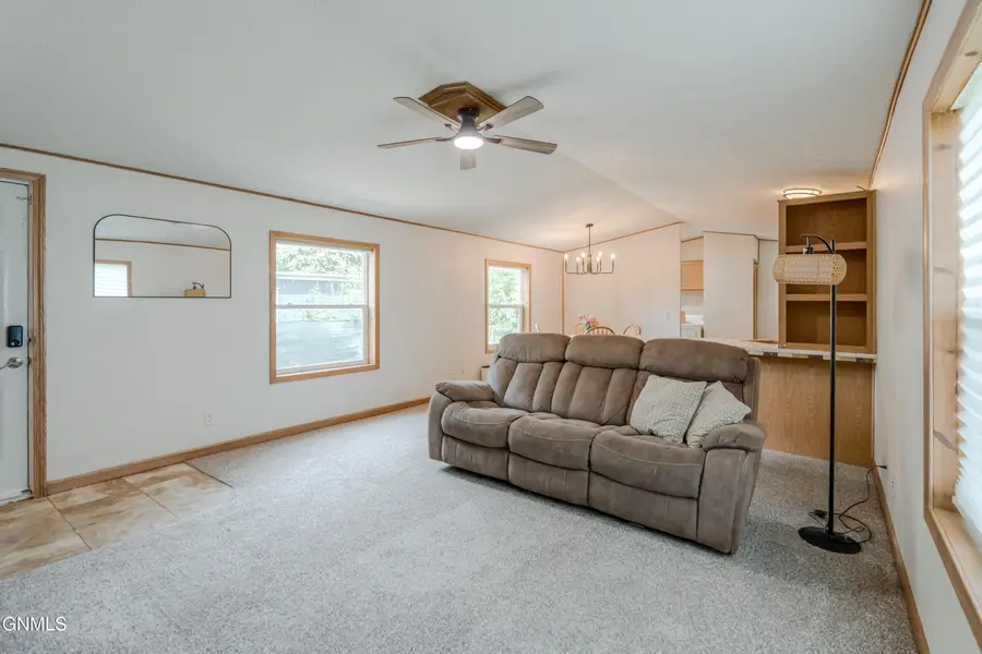 208 E Coyote Street, Mandan, ND 58554 - #2