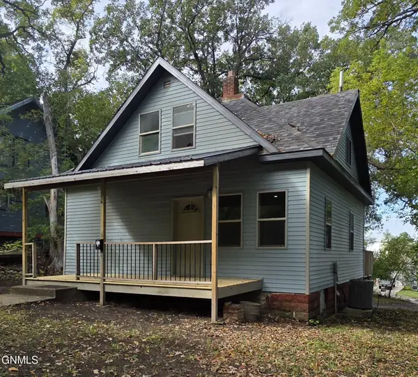828 4th Avenue Sw, Valley City, ND 58072