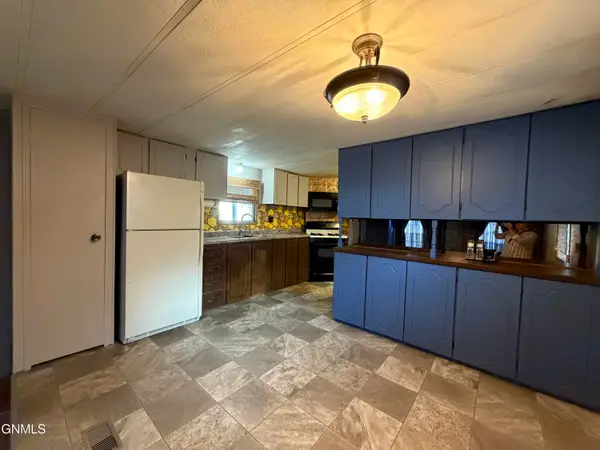 100 3rd Street Sw #D72, Mandan, ND 58554