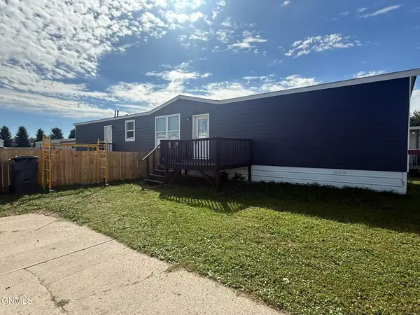 1305 Pioneer Trail, Mandan, ND 58554
