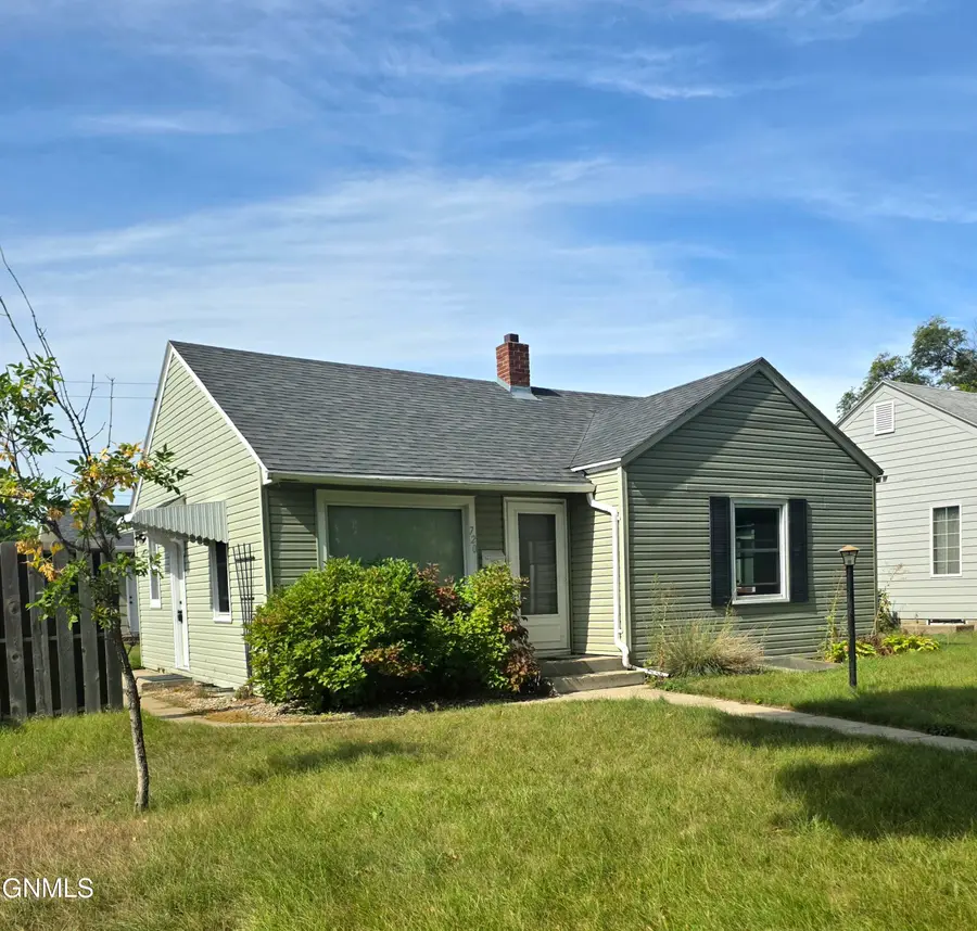 720 8th Avenue Se, Jamestown, ND 58401 - #2