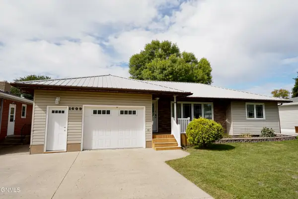 1609 5th Avenue Ne, Jamestown, ND 58401
