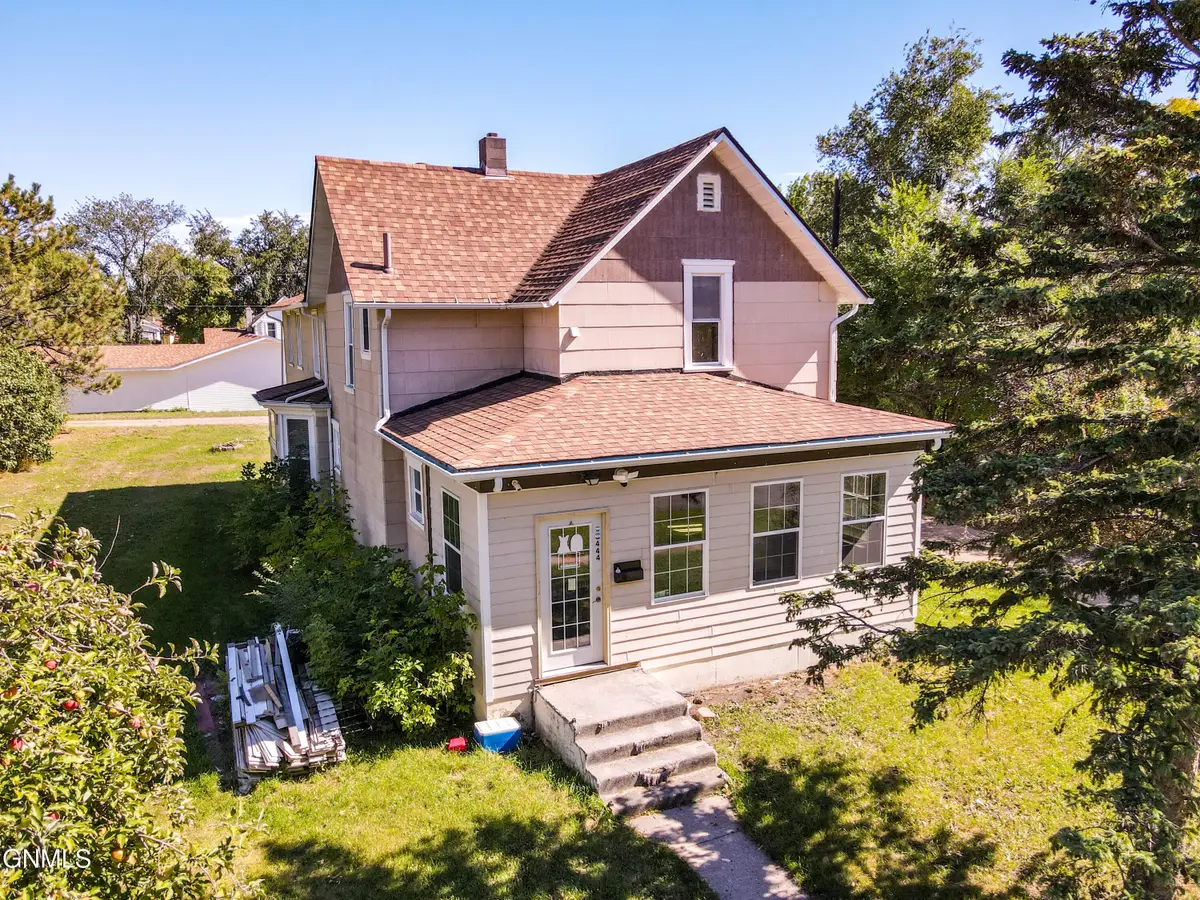 444 7th Avenue Nw, Valley City, ND 58072 - #1