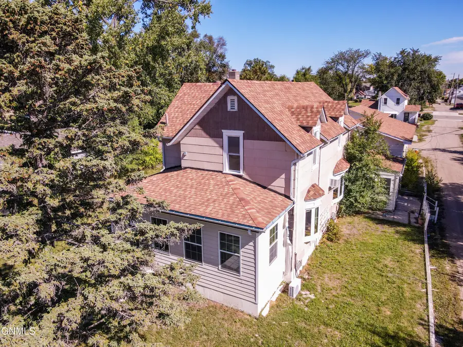 444 7th Avenue Nw, Valley City, ND 58072 - #3