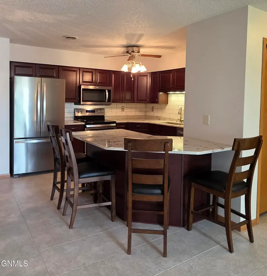 215 3rd Avenue Ne #11, Valley City, ND 58072 - #2