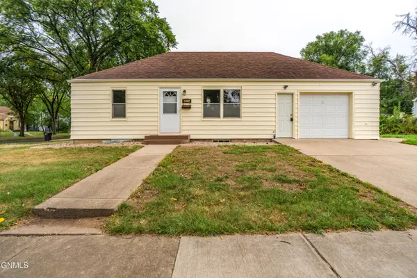 1002 E F Avenue E, Bismarck, ND 58501