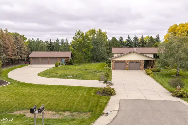 9405 Oak Drive, Bismarck, ND 58503