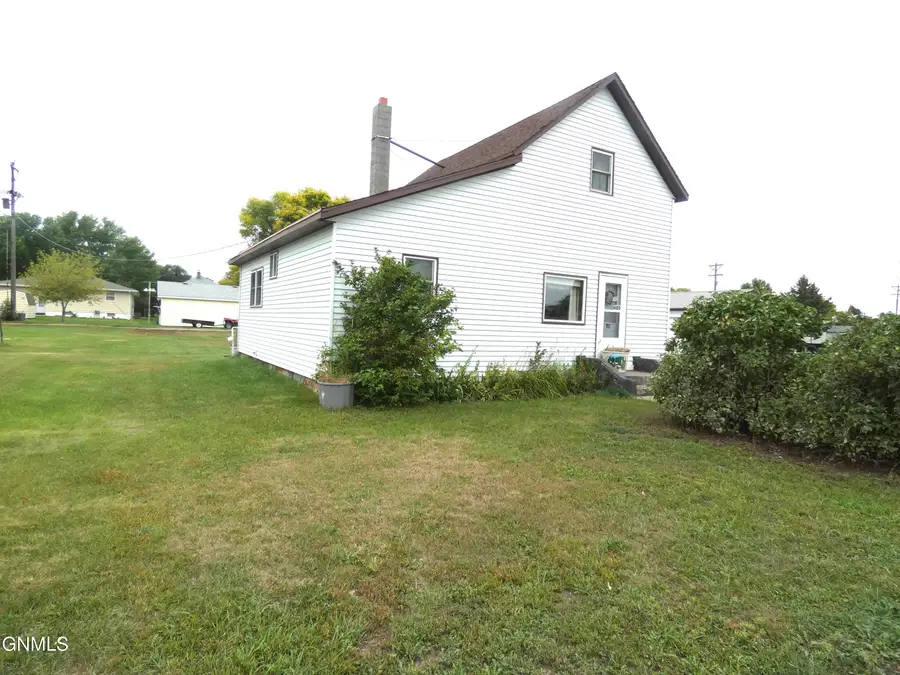 620 Broadway Street N, Linton, ND 58552 - #2